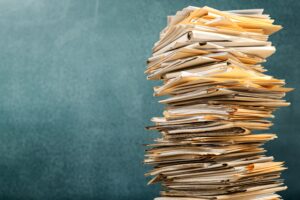 Pile de dossiers surcharge