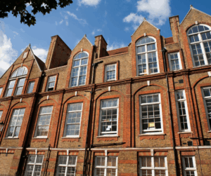 Façade brique établissement privé